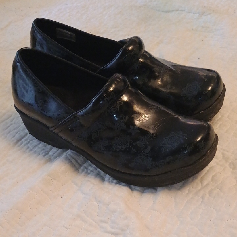 Women's Black Slip Resistant Slip-On Shoes
